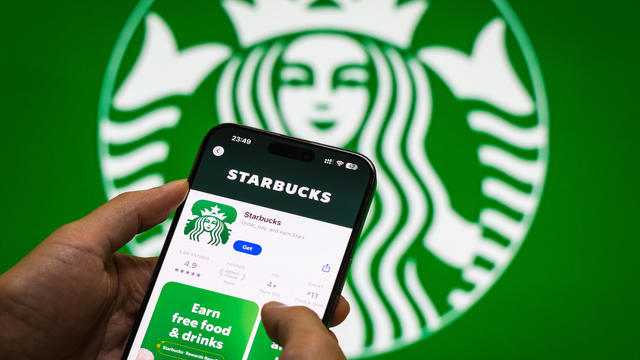 With Starbucks app down, customers complain they can't order drinks